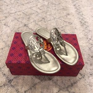 💕💕 Tory Burch Miller light gold sandals